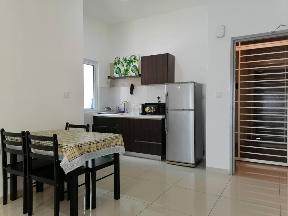 Mesahill Nilai 2 Room Condo - Fast Wifi, Amazing Pool & Tv Екстериор снимка